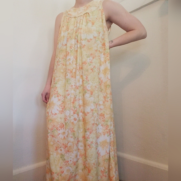 Vintage Figurfit Gown & Matching Robe Sz Medium Orange/Yellow Floral Pattern - Picture 2 of 16